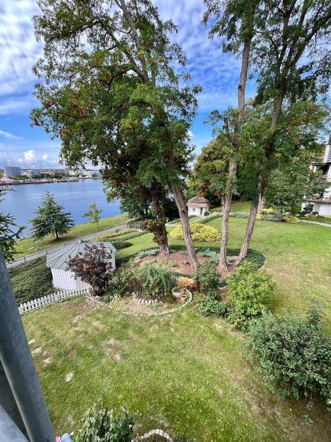 Traumwohnung Mit Stadthafen-Panorama! Zwei Schlafzimmer, Parkplatz Rostock Exteriör bild
