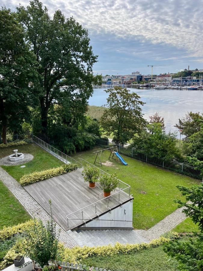 Traumwohnung Mit Stadthafen-Panorama! Zwei Schlafzimmer, Parkplatz Rostock Exteriör bild